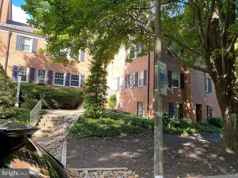 5101 10th St S #A, Arlington, VA 22204