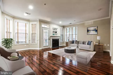 1320 N Wayne St #206, Arlington, VA 22201