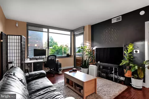 2001 15th St N #220, Arlington, VA 22201