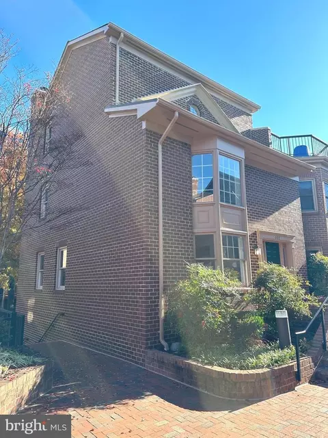 608 N Tazewell St N, Arlington, VA 22203