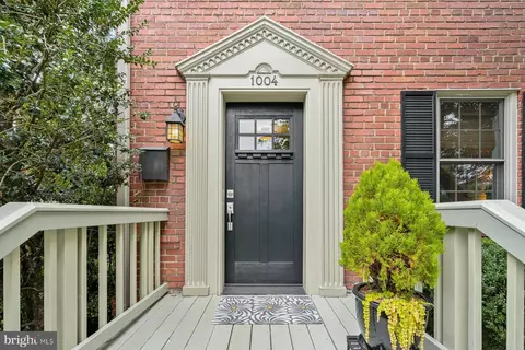 1004 N Livingston St, Arlington, VA 22205