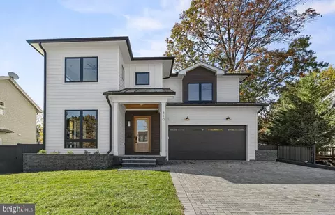 810 N Harrison St, Arlington, VA 22205