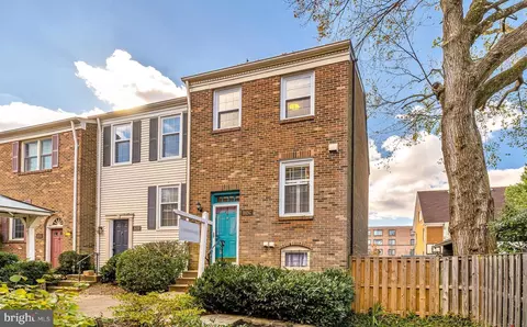 1915 N C N Adams St, Arlington, VA 22201
