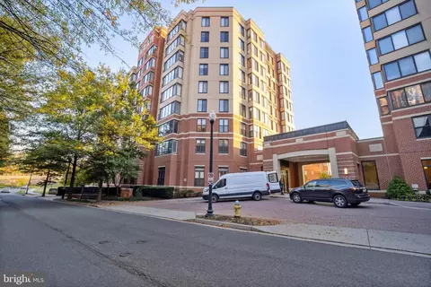 2220 Fairfax Dr #302, Arlington, VA 22201