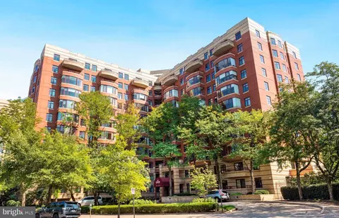 2400 Clarendon Blvd #808, Arlington, VA 22201
