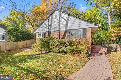 4936 14th St S, Arlington, VA 22204