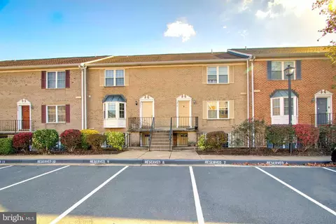 969 S Rolfe St #A, Arlington, VA 22204