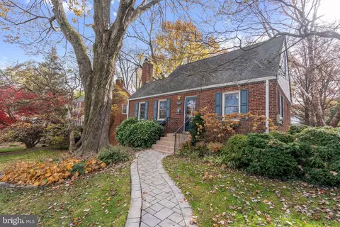 5830 19th St N, Arlington, VA 22205