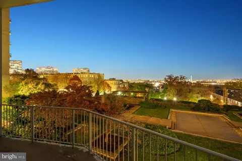 1200 N Nash St #216, Arlington, VA 22209