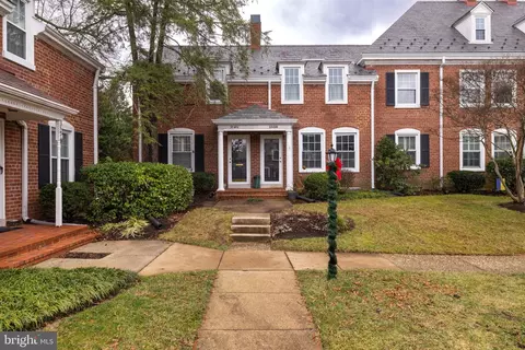 3549 S Stafford St #B, Arlington, VA 22206
