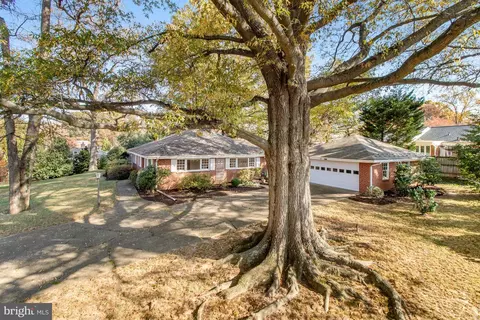 2411 N Monroe St, Arlington, VA 22207