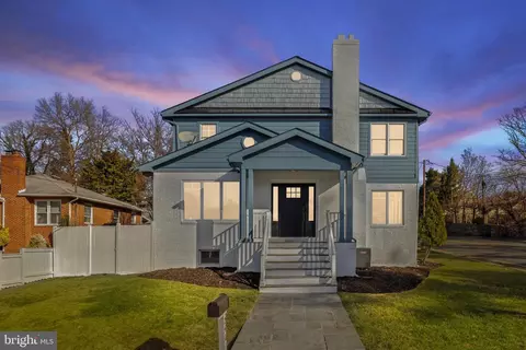 2401 John Marshall Dr, Arlington, VA 22207