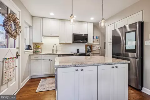 4911 31st St S, Arlington, VA 22206