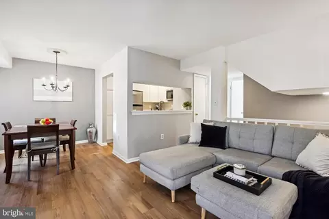 2805 S Woodrow St #E, Arlington, VA 22206