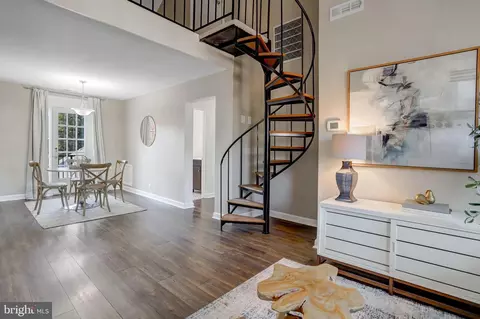4824 29th St S #C2, Arlington, VA 22206