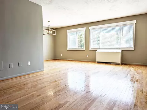 3701 5th St S #412, Arlington, VA 22204