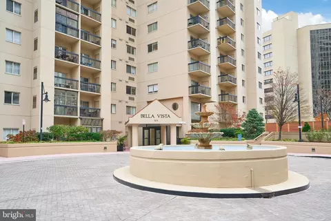 1211 S Eads St #1102, Arlington, VA 22202