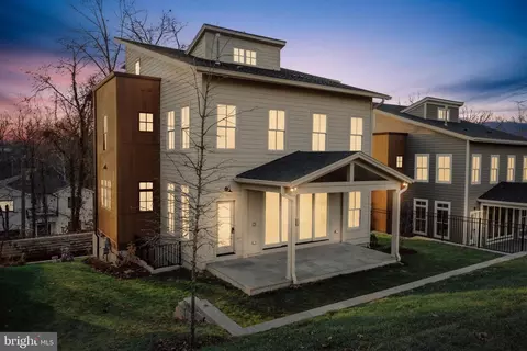 4029 9th St S, Arlington, VA 22204