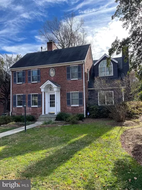 4534 19th St N, Arlington, VA 22207