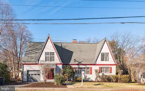 5801 Little Falls Rd, Arlington, VA 22207