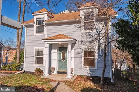 1021 S Dinwiddie St, Arlington, VA 22204
