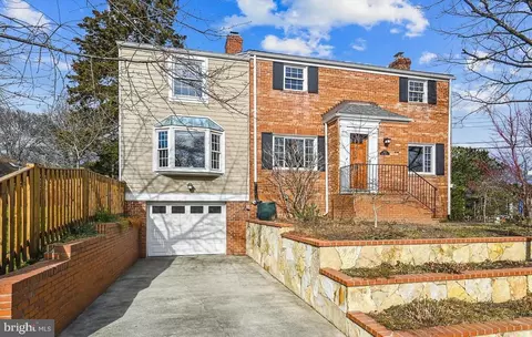 6111 27th St N, Arlington, VA 22207