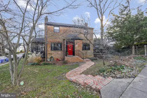 6100 27th St N, Arlington, VA 22207