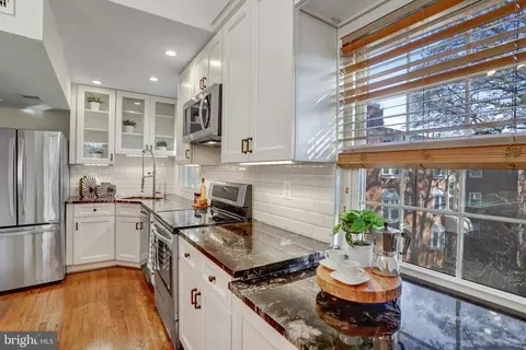 2023 21st St N #28, Arlington, VA 22201