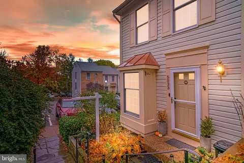 5033 9th St S, Arlington, VA 22204