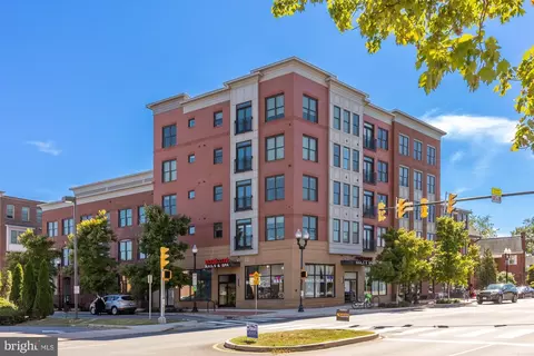 1107 S Walter Reed Dr #402, Arlington, VA 22204