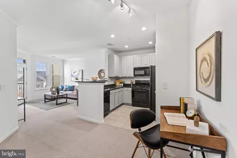 2055 26th St S #5-310, Arlington, VA 22206