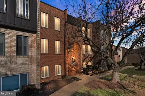 5051 7th Rd S #101, Arlington, VA 22204