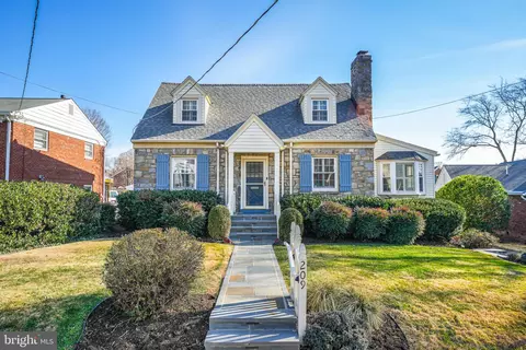 209 S Abingdon St, Arlington, VA 22204