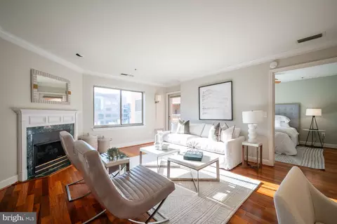 1050 N Stuart St #702, Arlington, VA 22201