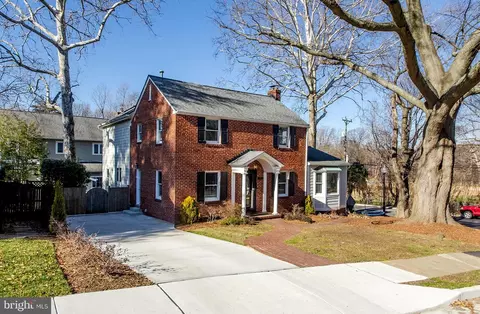 1208 N Powhatan St, Arlington, VA 22205