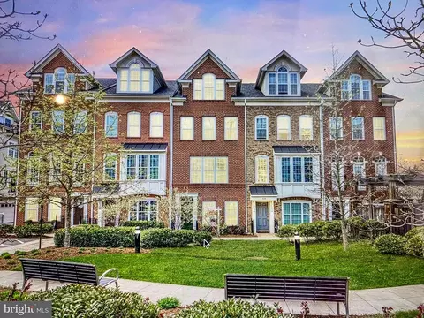 812 N Wakefield St, Arlington, VA 22203