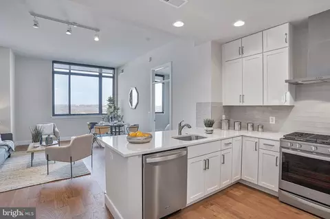 2000 Clarendon Blvd #1004, Arlington, VA 22201