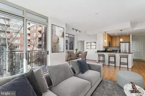 820 N Pollard St N #403, Arlington, VA 22203