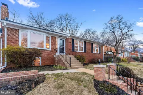 1940 N Woodrow St, Arlington, VA 22207