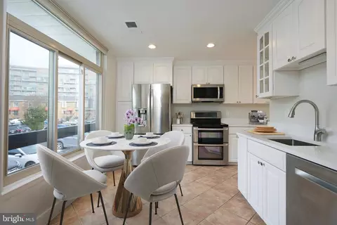 1615 S Hayes St #2, Arlington, VA 22202
