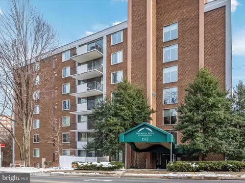 1515 S Arlington Ridge Rd #203, Arlington, VA 22202