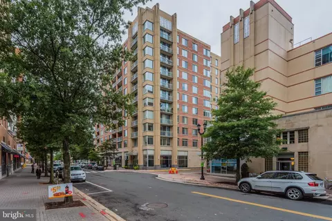 1020 N Highland St #1113, Arlington, VA 22201