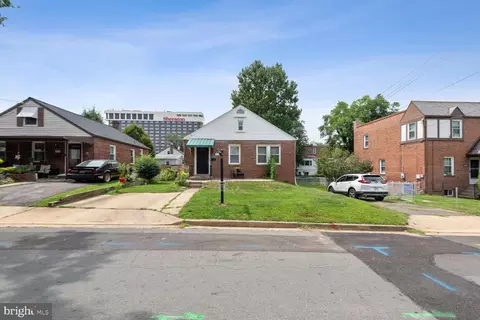 818 S Oak St, Arlington, VA 22204