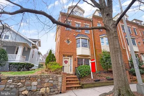 2620 Fairfax Dr, Arlington, VA 22201