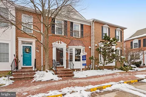 2104 N Tazewell Ct, Arlington, VA 22207