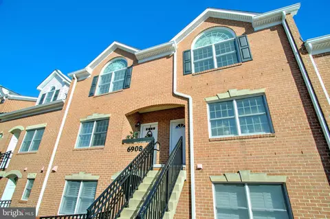 6908 Fairfax Dr #402, Arlington, VA 22213