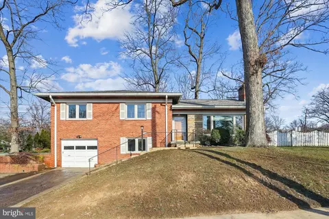 2801 N Dinwiddie St, Arlington, VA 22207