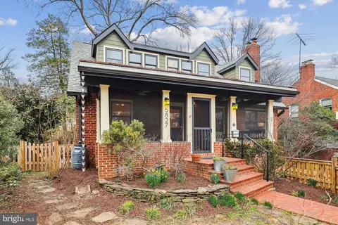 5827 19th St N, Arlington, VA 22205