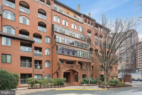 1029 N Stuart St N #216, Arlington, VA 22201