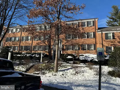5103 10th St S #3, Arlington, VA 22204